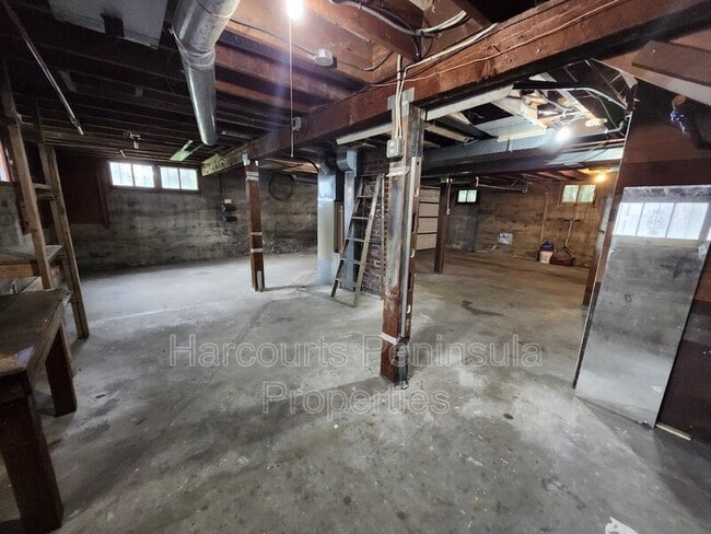 Building Photo - 1909 Gregory Way