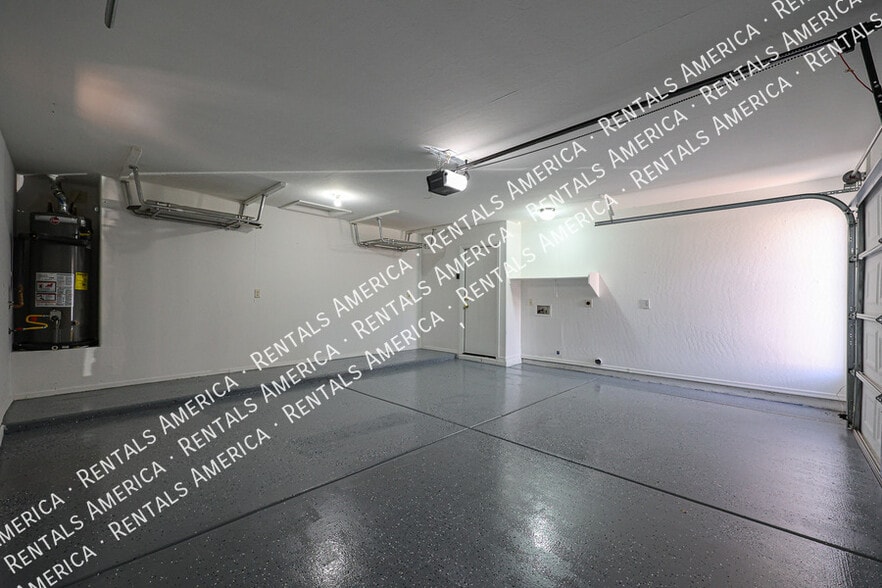 Building Photo - 13421 W Keim Dr