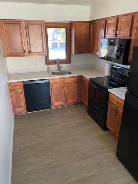 Primary Photo - 2088 NW Hickory Ln