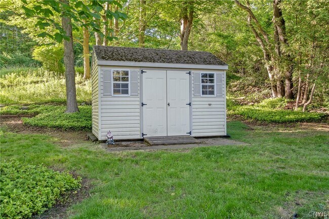 Building Photo - 6555 Woodchuck Hill Rd