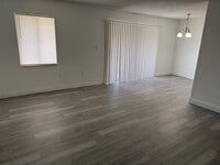 Building Photo - Privately owned 3 bedroom condo