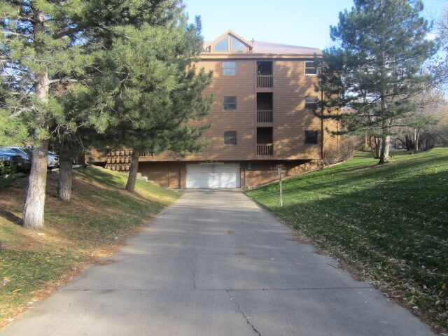 Building Photo - Large Updated One Bedroom Gold Run Condo!  Perfect Location!