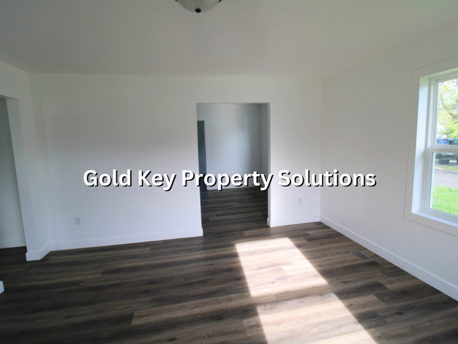 Building Photo - 2 Bed 1 Bath Home For Rent W/ Covered Fron...