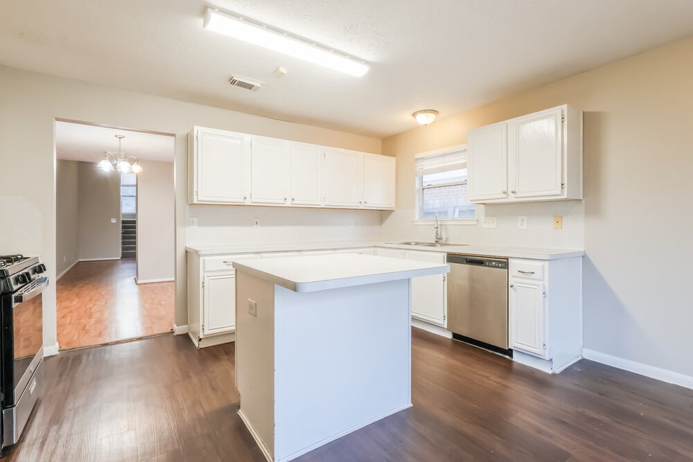 Building Photo - 12655 Pine Bush Dr
