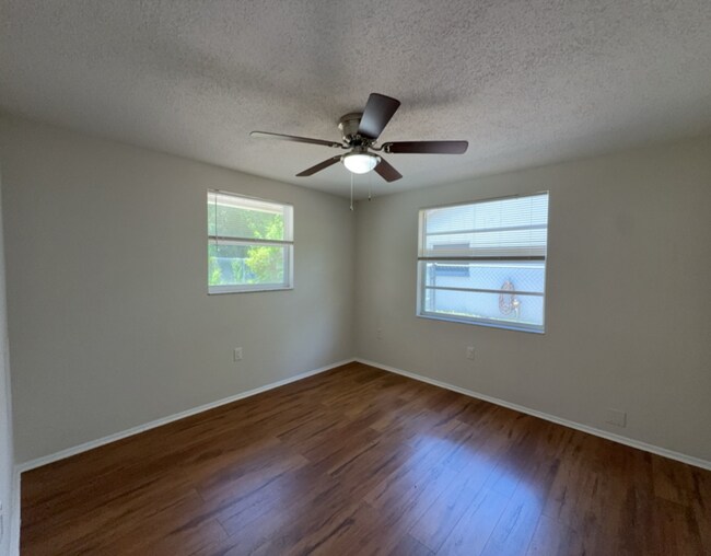 Building Photo - 15839 Villa Dr