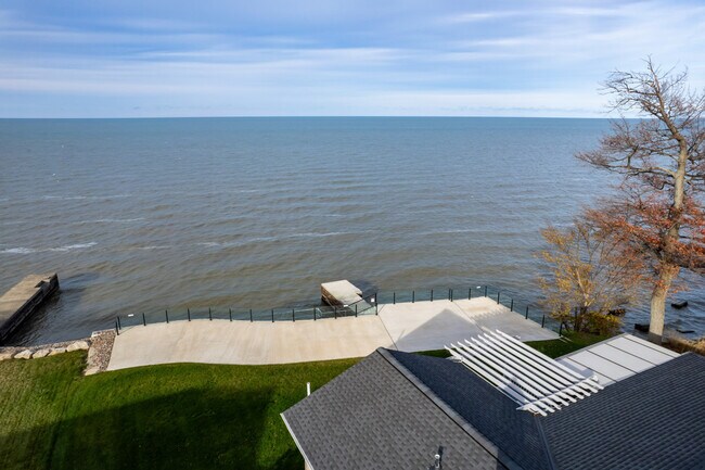 Building Photo - 32414 Lake Rd