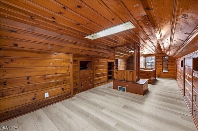 Building Photo - 3881 Meadowbrook Blvd