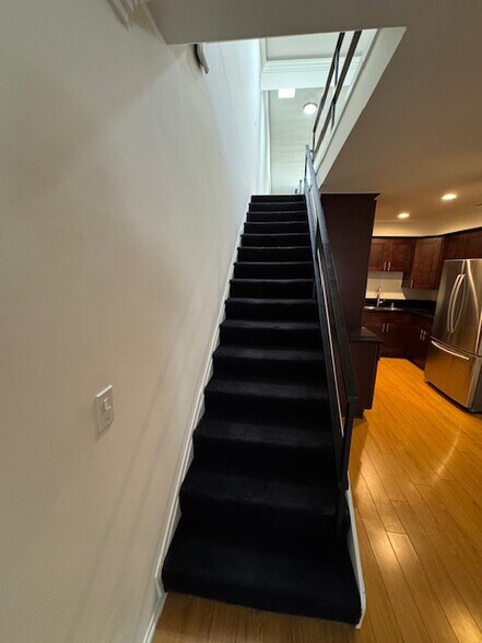 Stairs - 11035 Kittridge St