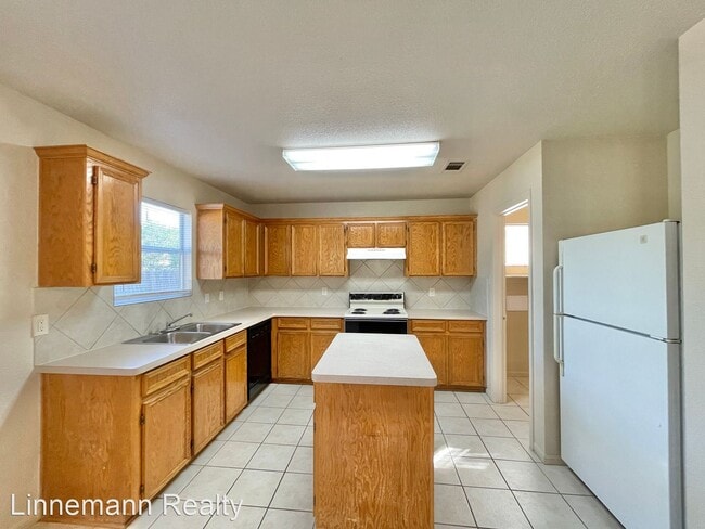 Building Photo - 3 br, 2.5 bath House - 4008 Sunflower Drive