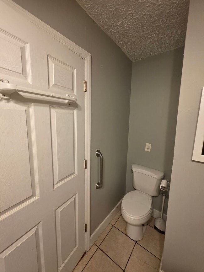 Building Photo - SPECIAL: 1st months rent FREE if lease is signed in December: 2 Bedroom 1 Bath House with storage...