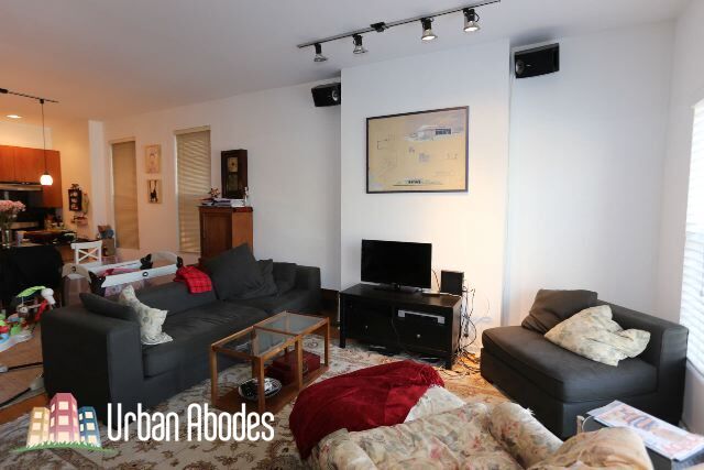 Building Photo - 1407 N Wicker Park Ave