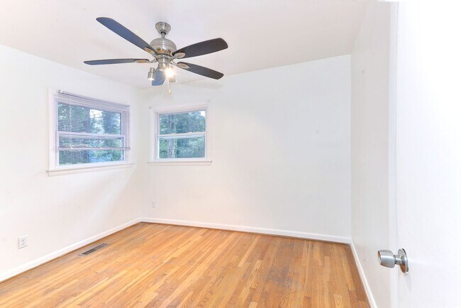 Building Photo - 309 Corbin Dr