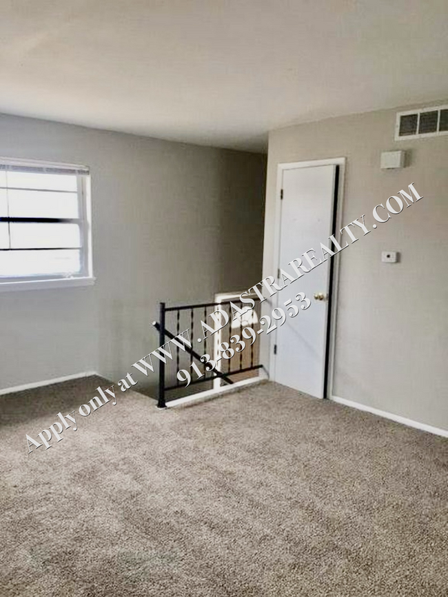 Building Photo - Nice 3 Bed 2 Bath Duplex in Leavenworth-Av...