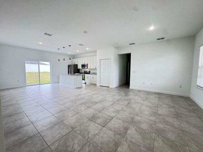 Building Photo - 6142 SW 154th Place Rd