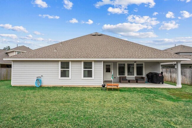 Building Photo - 2221 Hay Field Ct
