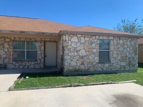 Building Photo - Charming 3-Bed, 2-Bath Home with Fenced Ya...