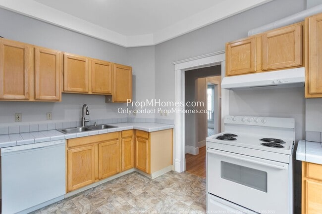 Building Photo - Beautiful Three Bedroom Home in the Heart of Oregon City!