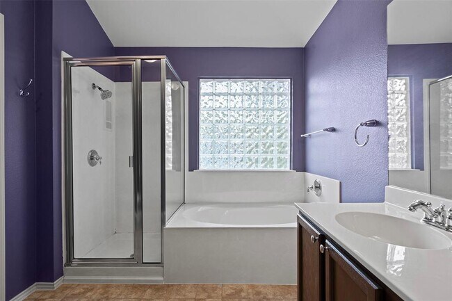 Building Photo - 2310 Sweet Clover Dr