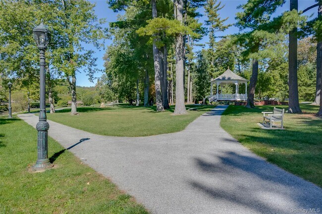 Building Photo - 71 Cox Ave