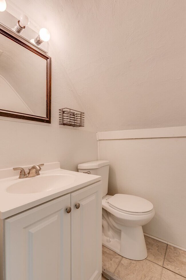 Building Photo - Available August  2026 - Great 3 Bedroom Mt. Washington Home w/ Spacious Open-Living!