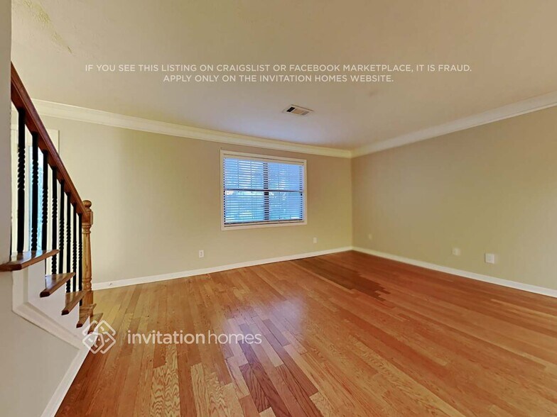 Building Photo - 5045 Cherokee Ct