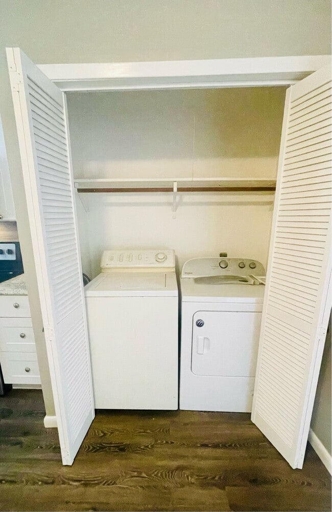 Building Photo - 3001 Jefferson Ave