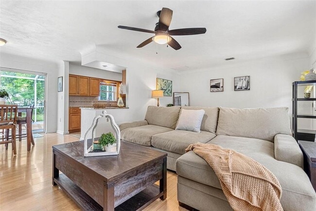 Building Photo - 6190 36th Ave N