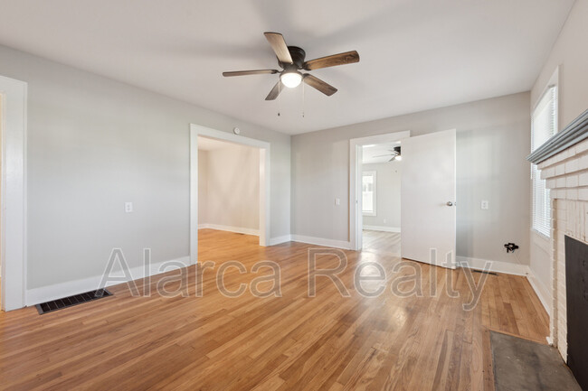 Building Photo - 1027 Briarhill Rd