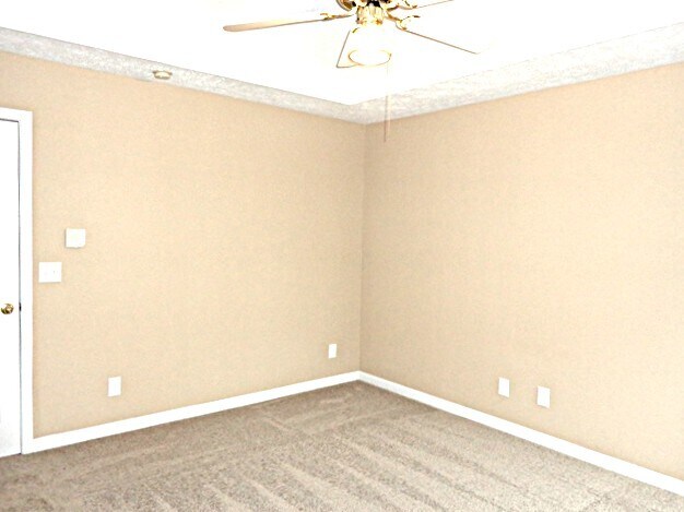 Building Photo - 1005 Whispering Woods Dr