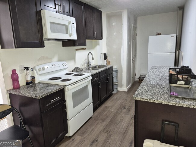 Building Photo - 418 Summer Hill Cir