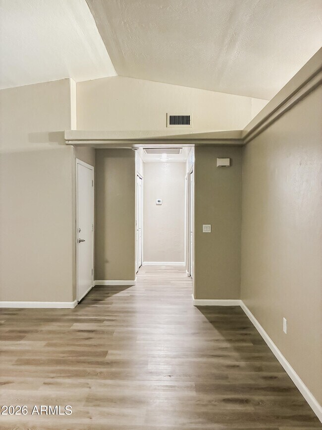 Building Photo - 9105 W Raven Dr