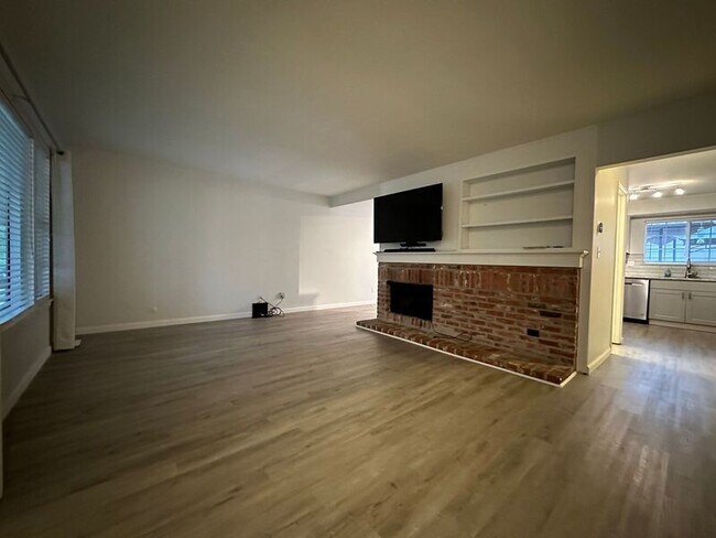 Building Photo - 7105 E Briarwood Dr