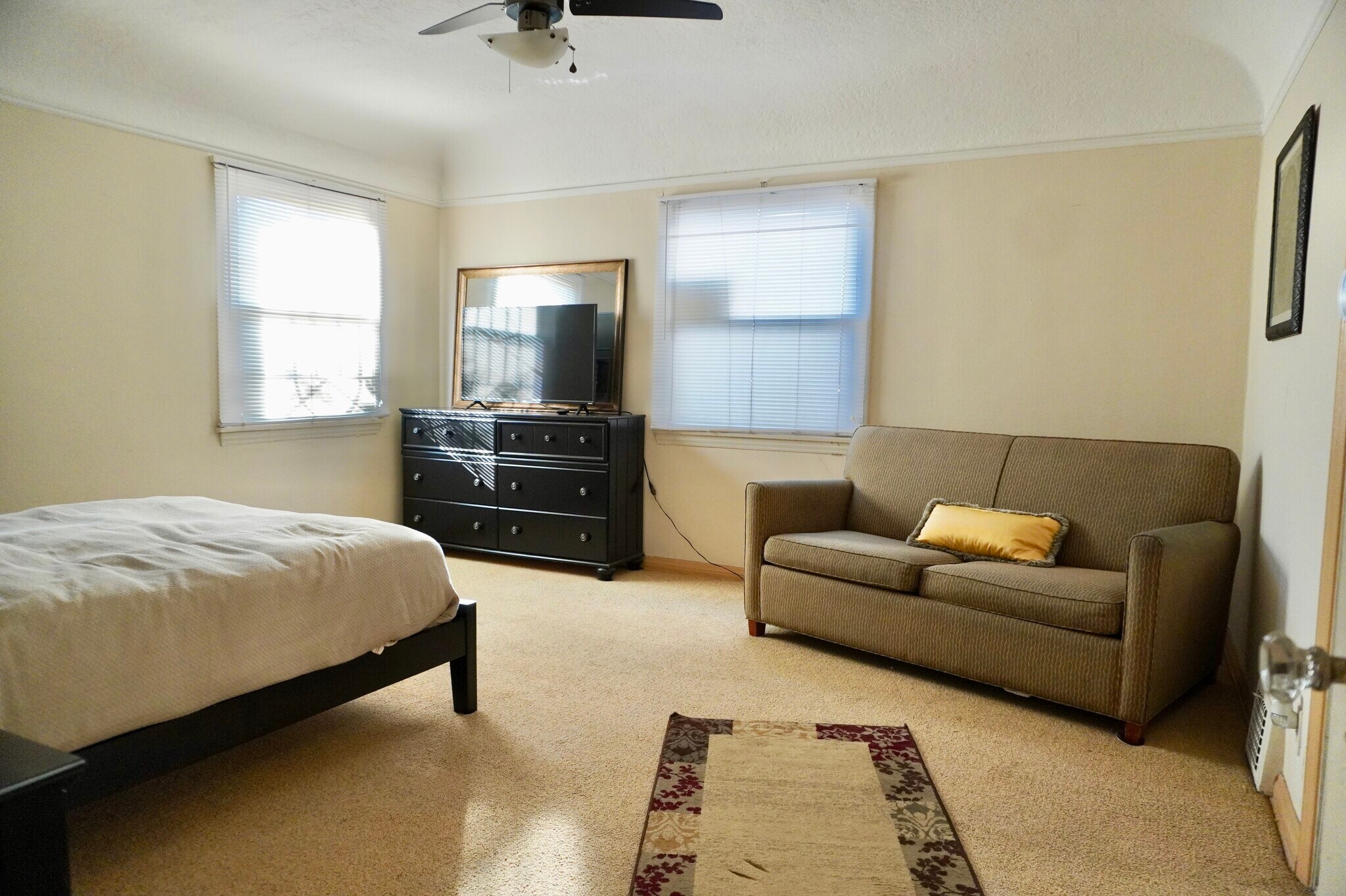 Building Photo - 1220 S Woods Ave