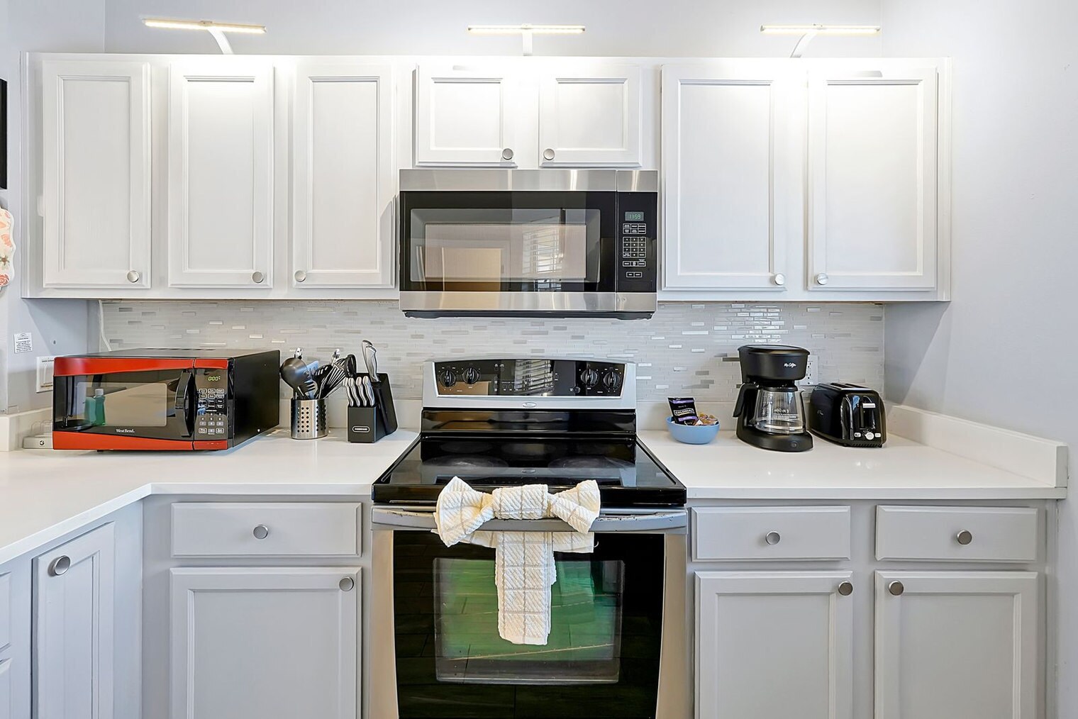 Building Photo - 8574 Bay Lilly Loop