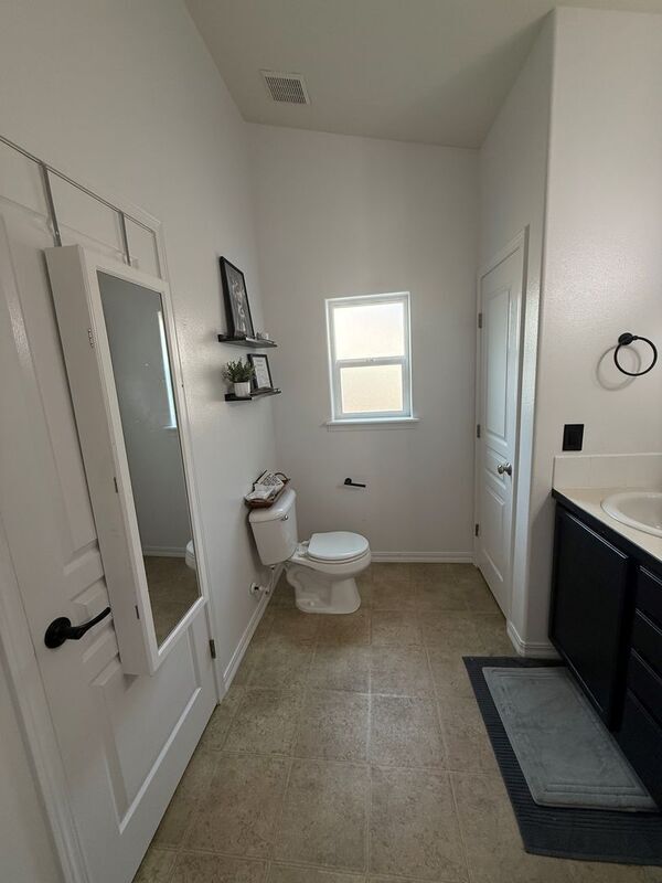 Building Photo - 420 S Penn Pl