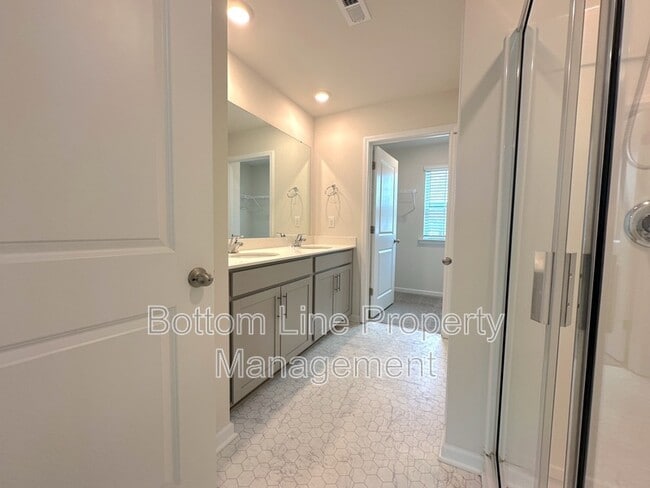 Building Photo - 2129 Allium Dr