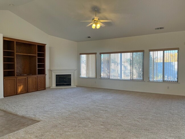 Building Photo - 686 Millbrook St