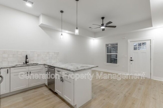 Building Photo - 1124 Garfield St