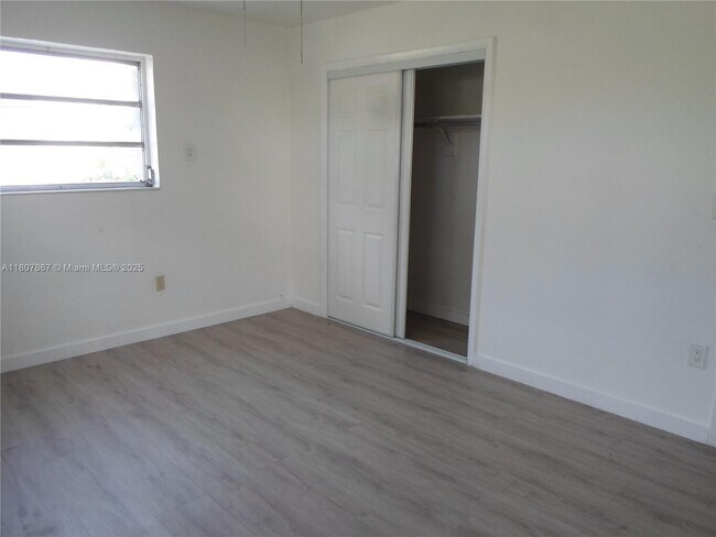 Building Photo - 60 NE 184th Terrace