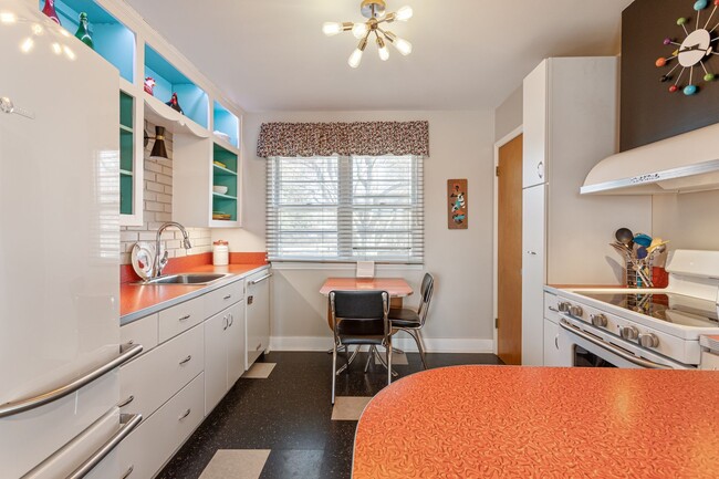 Building Photo - Beautiful Home In Underwood Park Neighborhood
