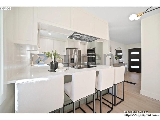 Building Photo - 7640 SW Whitford Dr