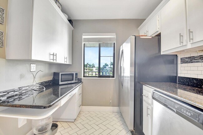 Building Photo - 4070 Tivoli Ct