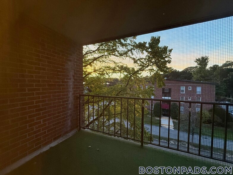 Building Photo - 50 Broadlawn Park