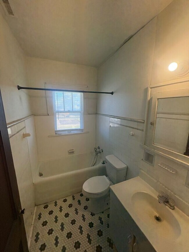 Primary Photo - 1208 NE Jefferson Ave