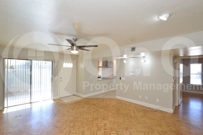 Building Photo - 850 S River Dr