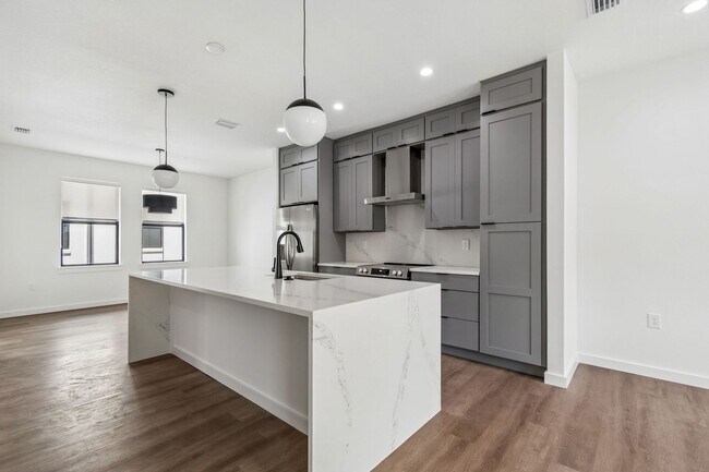 Building Photo - New Construction Townhome For Lease downtown Tampa, Ybor City, Gas Worx