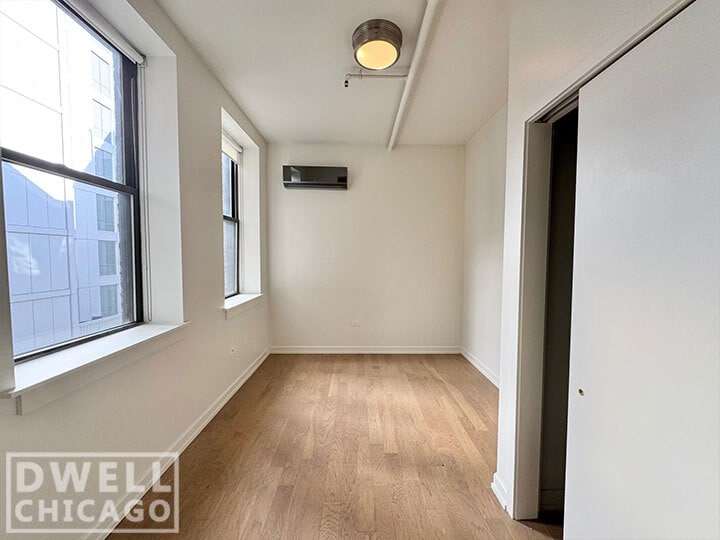 Building Photo - 102 W Chicago Ave