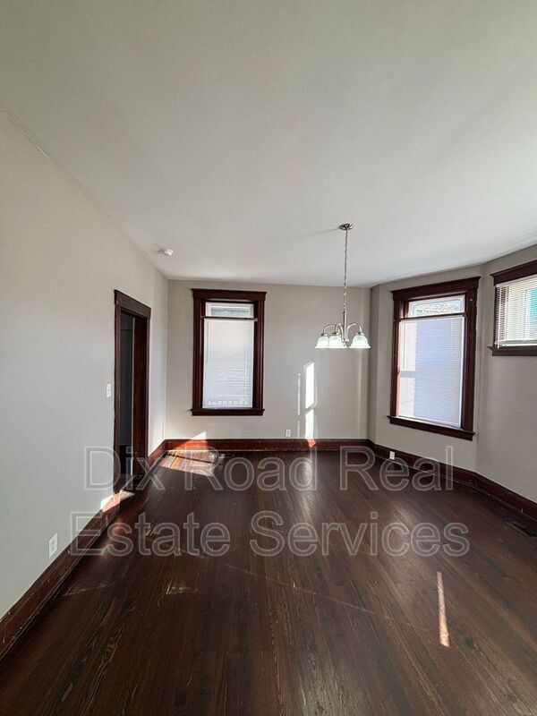 Building Photo - 810 Sunset Ave