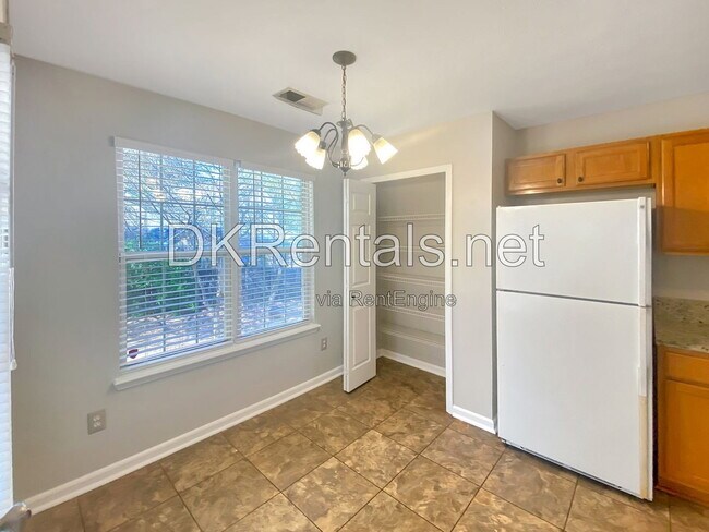 Building Photo - 2743 Lake Park Ridge W