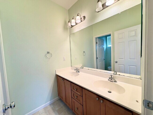 Building Photo - 50% off your first month’s rent move-in special! Spacious 4BR / 2.5BA Home in Pittsburg